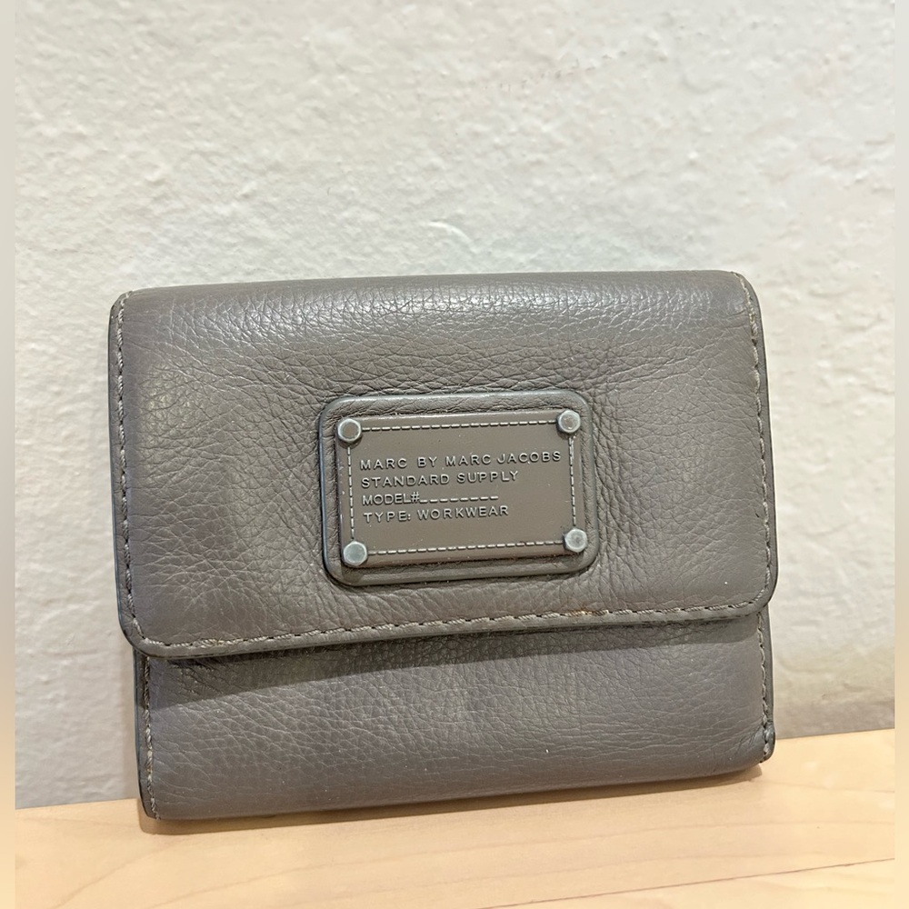 Marc By Marc Jacobs Gray Leather Wallet